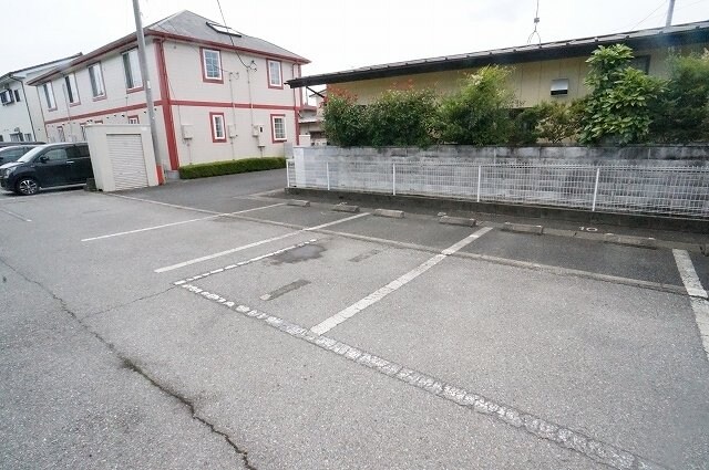 物件外観写真2　(駐車場完備です)