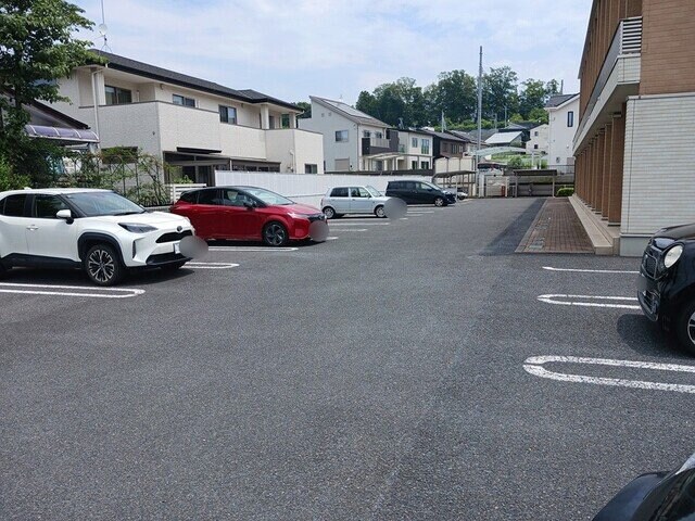 物件外観写真2　(駐車場完備です)