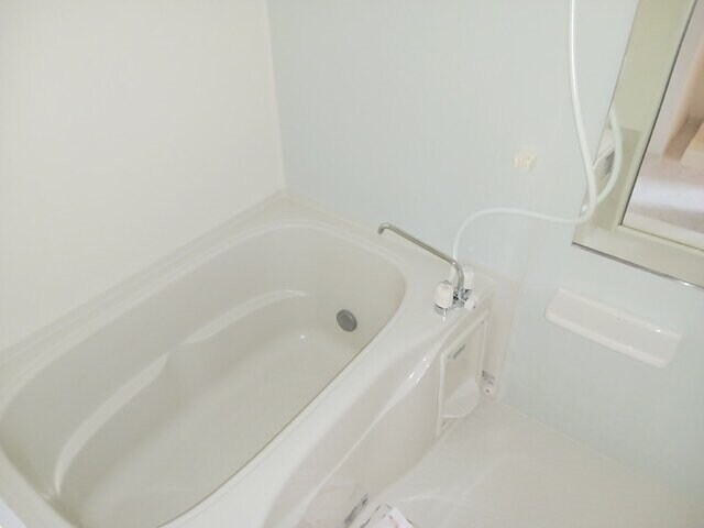 物件内観写真11　(日々の疲れを癒すお風呂付です)