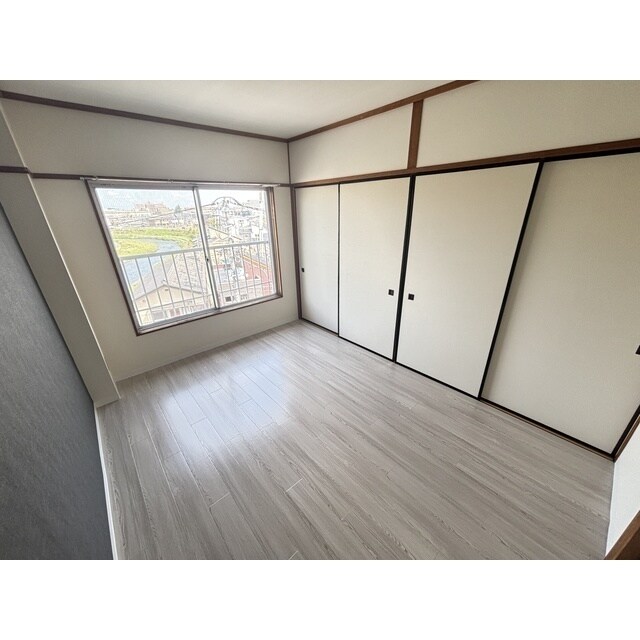 物件内観写真7　(明るい室内です)