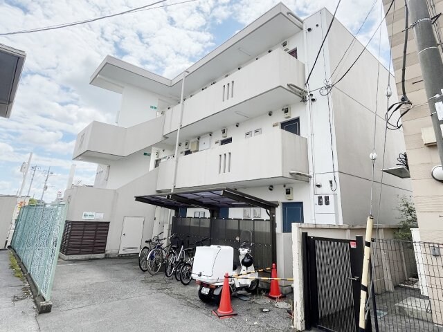 物件外観写真1　(落ち着いた雰囲気の外観です)