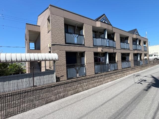 物件外観写真2　(外観写真（昼）)