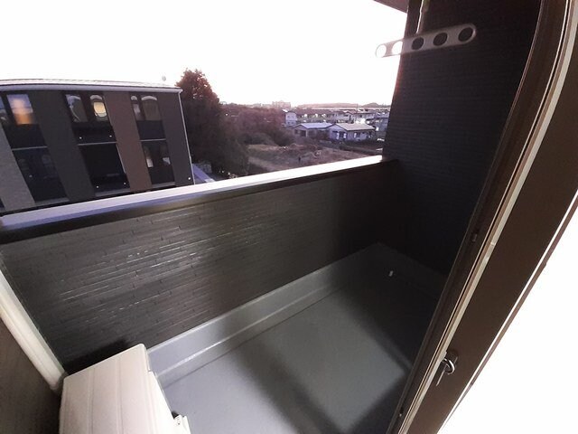 物件内観写真19　(バルコニーからの眺めを楽しみながら食事をしませんか)