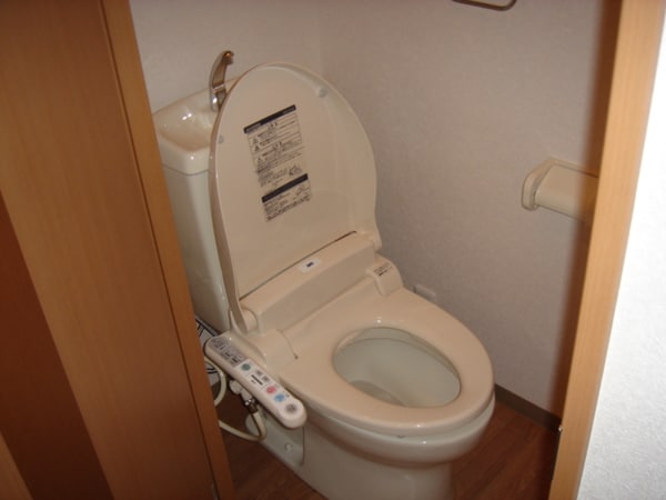 トイレ(シャワー付きトイレ)