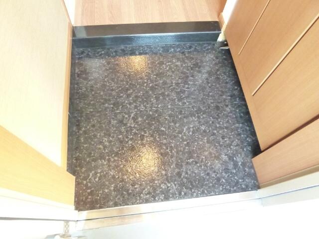 物件内観写真16　(玄関)