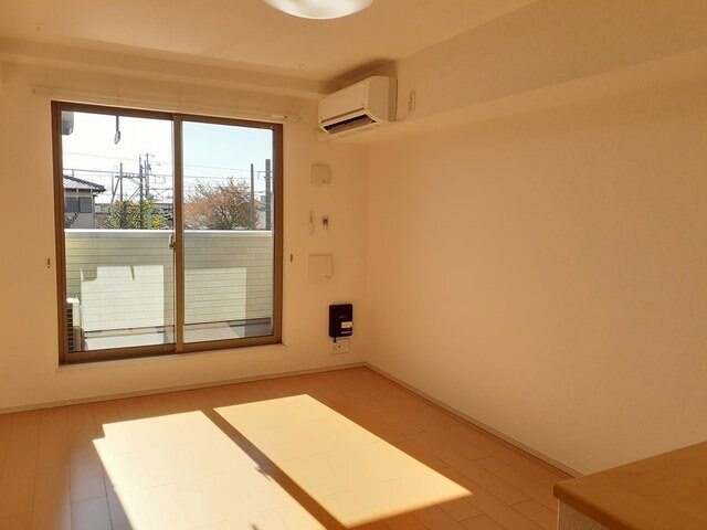 物件内観写真9　(ゆったりとしたリビングです)