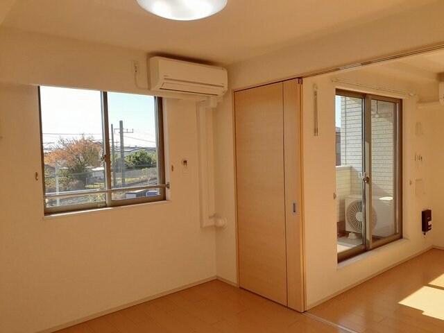 物件内観写真15　(明るい室内です)