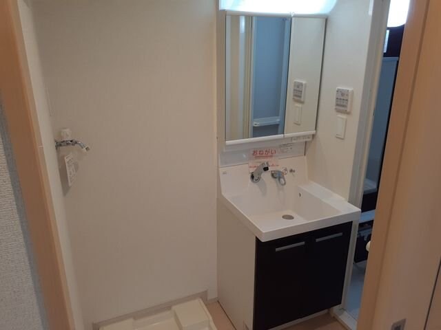 物件内観写真12　(脱衣スペースもあります)