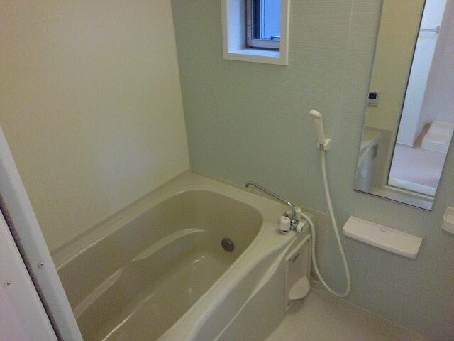 物件内観写真11　(日々の疲れを癒すお風呂付です)