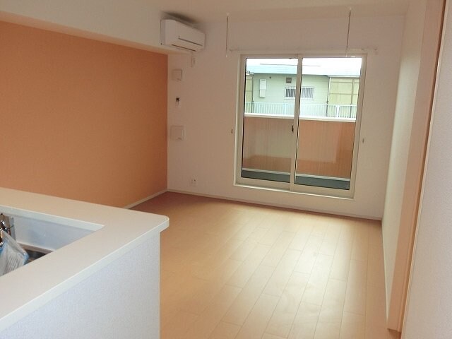 物件内観写真10　(居間です)