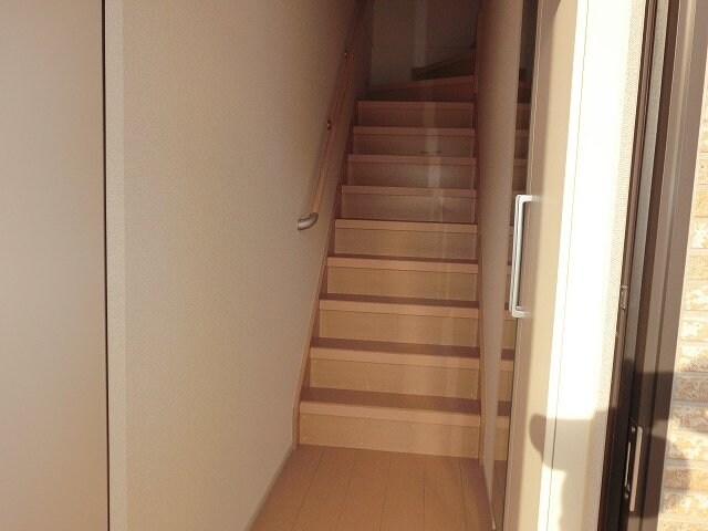 物件内観写真15　(収納もある玄関です)