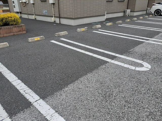 物件外観写真2　(駐車場です)