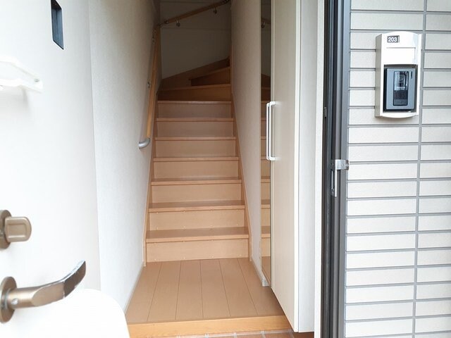 物件内観写真14　(ゆったりとした玄関です)