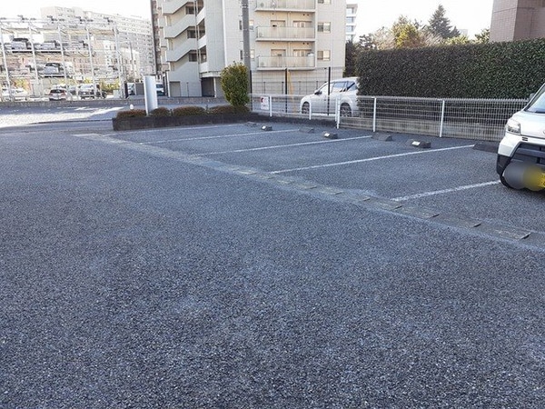 駐車場(駐車場があるので、車を買う予定の方も安心です)