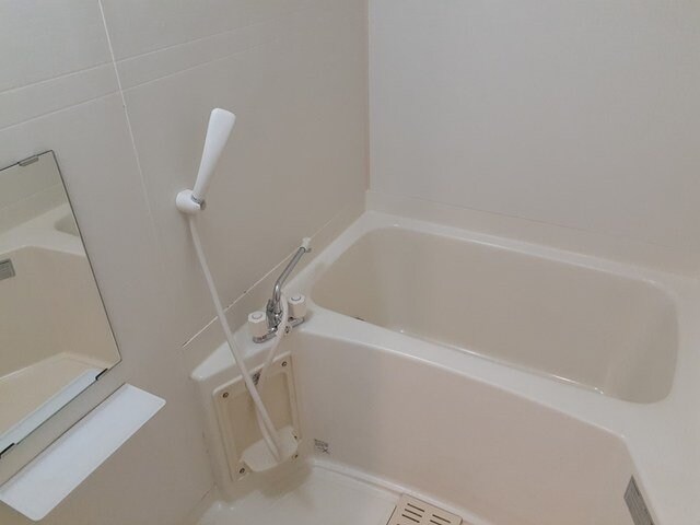 物件内観写真11　(日々の暮らしに欠かせないお風呂です)