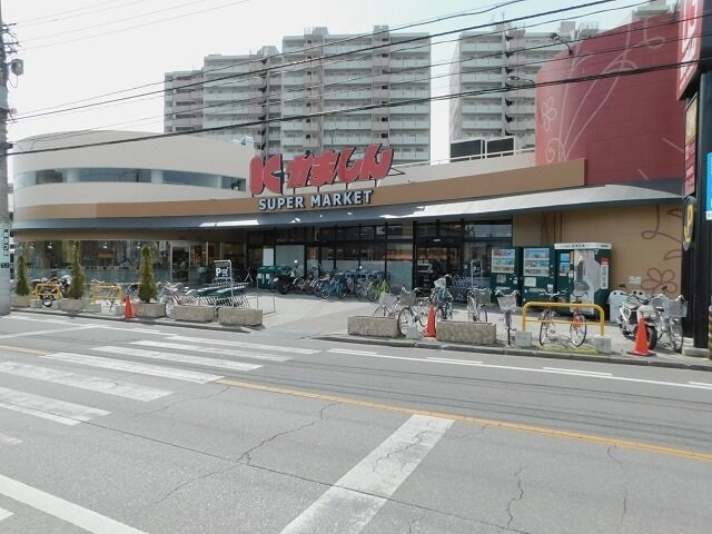 物件外観写真6　(かましん戸祭店まで1300m)