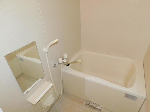 物件内観写真13　(コンパクトで使いやすいお風呂です)