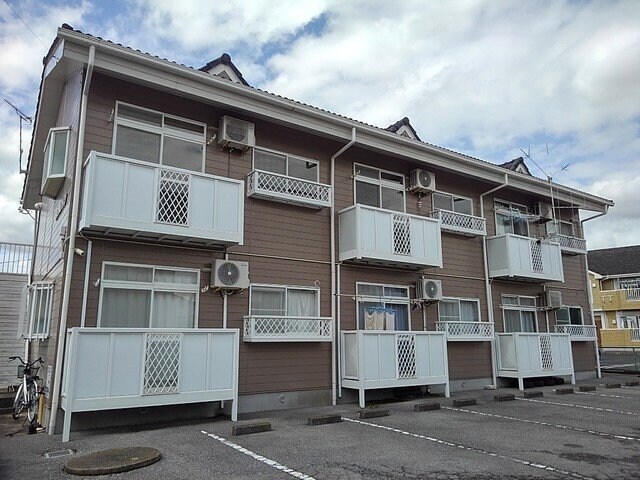 物件外観写真1　(落ち着いた雰囲気の外観です)