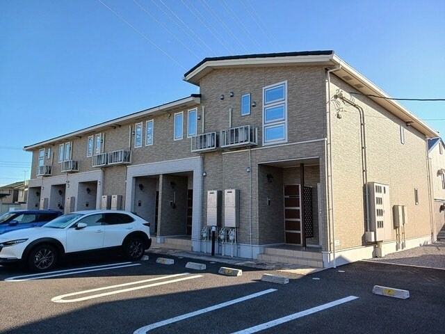 物件外観写真1　(きれいな外観です)