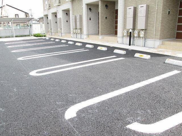 物件外観写真2　(駐車場に車を止められます)