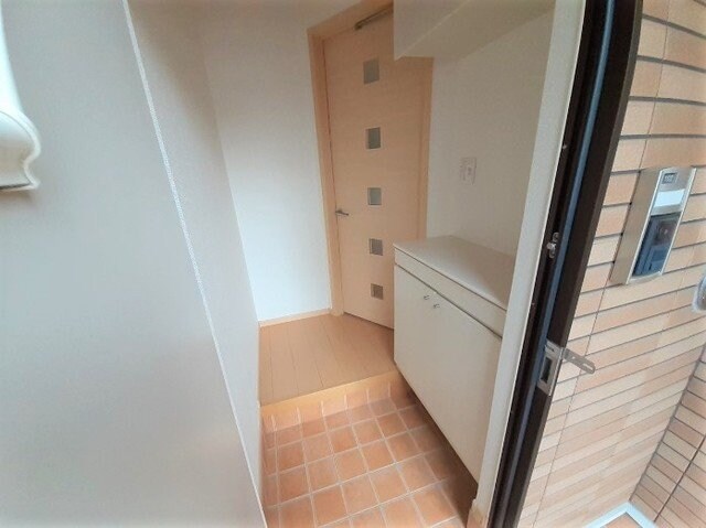 物件内観写真14　(明るい玄関です)