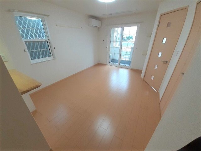 物件内観写真15　(内装は落ち着いています)