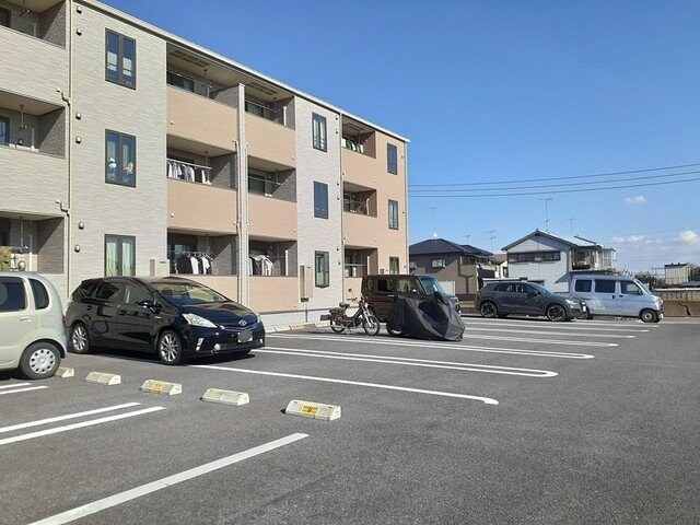 物件外観写真2　(カースペースがあります)