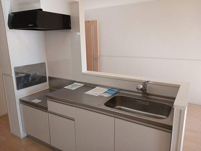 物件内観写真10　(コンパクトなキッチンで掃除もラクラク)