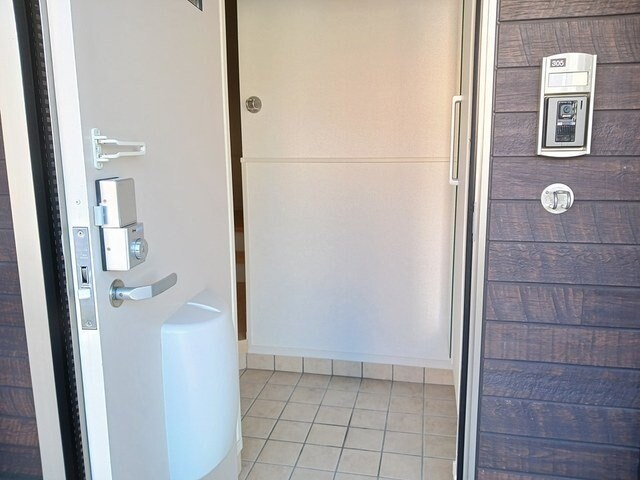 物件内観写真14　(ゆったりとした玄関です)