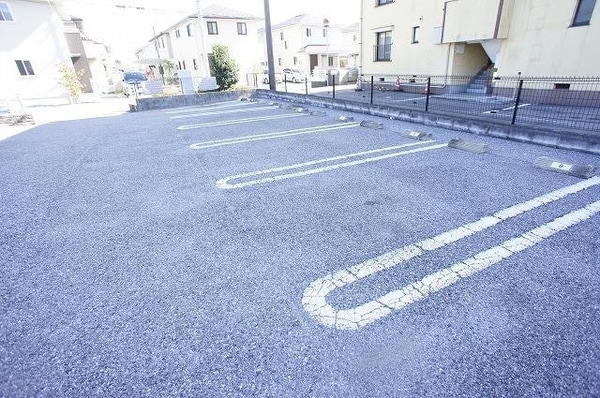 駐車場(駐車場に車を止められます)