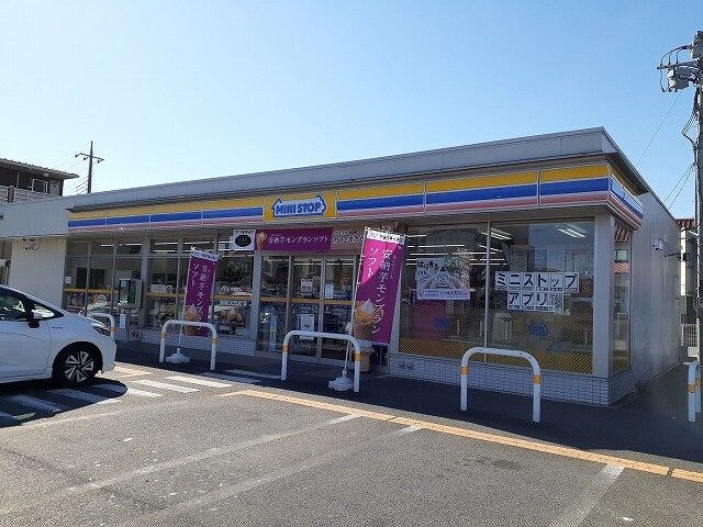 物件外観写真5　(ミニストップ宇都宮平松本町店まで400m)