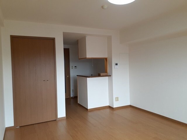 物件内観写真15　(明るい色調の室内です)