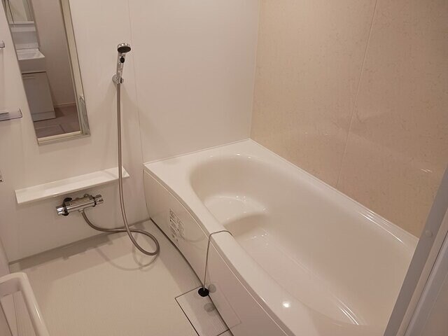 物件内観写真11　(日々の疲れを癒すお風呂付です)