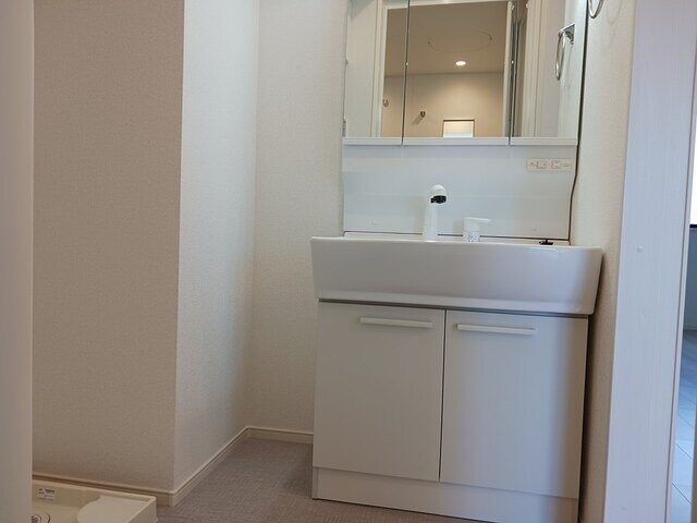 物件内観写真12　(スペースが確保できる洗面所です)