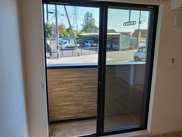 物件内観写真19　(外からの目が気にならないバルコニーで洗濯物が干せます)