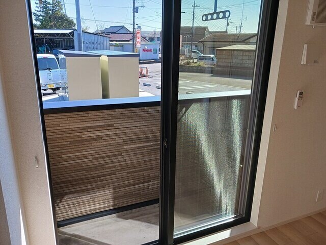 物件内観写真19　(外からの目が気にならないバルコニーで洗濯物が干せます)