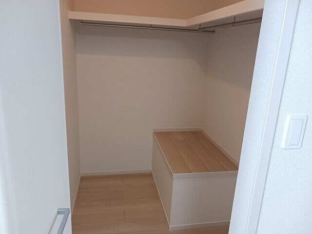 物件内観写真17　(大きなスペースがあり、収納には困りません)