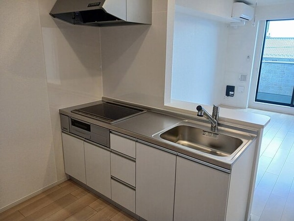 キッチン(コンパクトなキッチンで掃除もラクラク)
