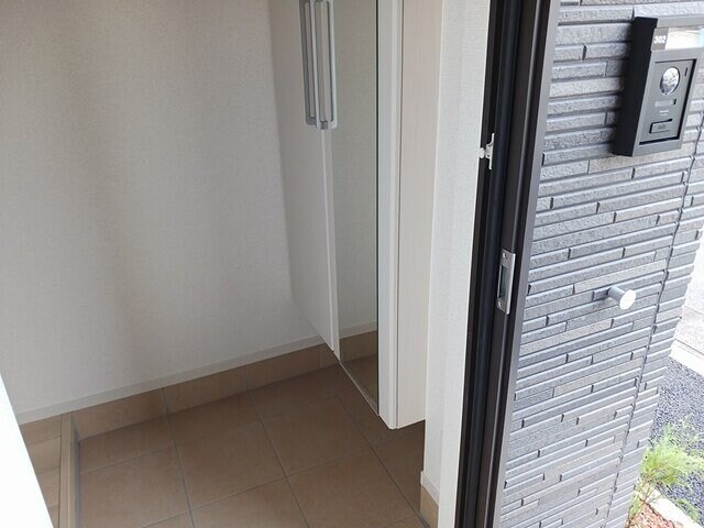 物件内観写真14　(シンプルで使いやすい玄関です)