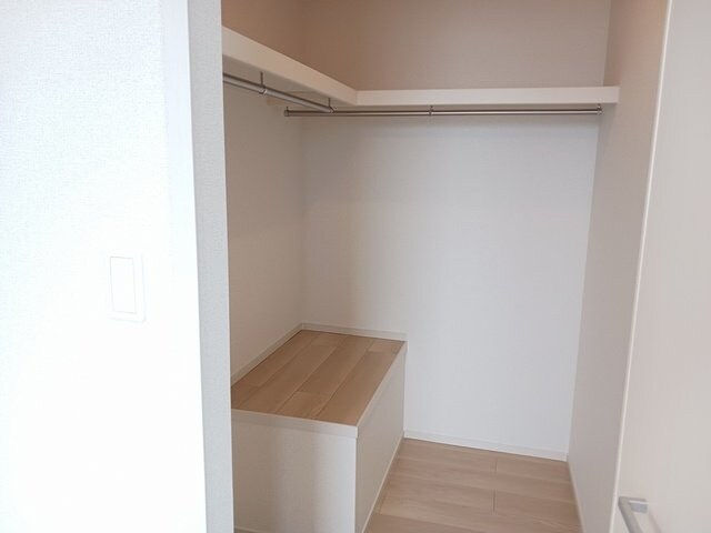 物件内観写真17　(たっぷりとした収納スペースです)