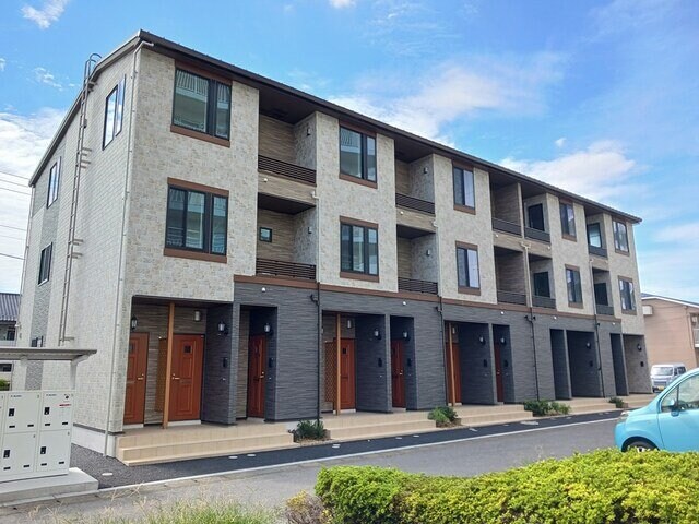 物件外観写真1　(外観もきれいです)