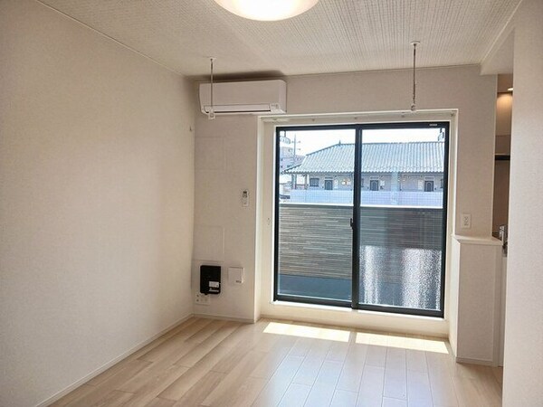 居室(おしゃれな居間です)