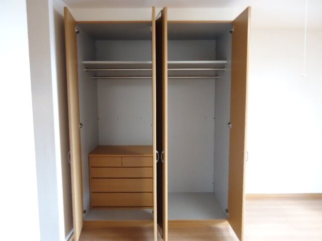 物件内観写真12　(クローゼット内)