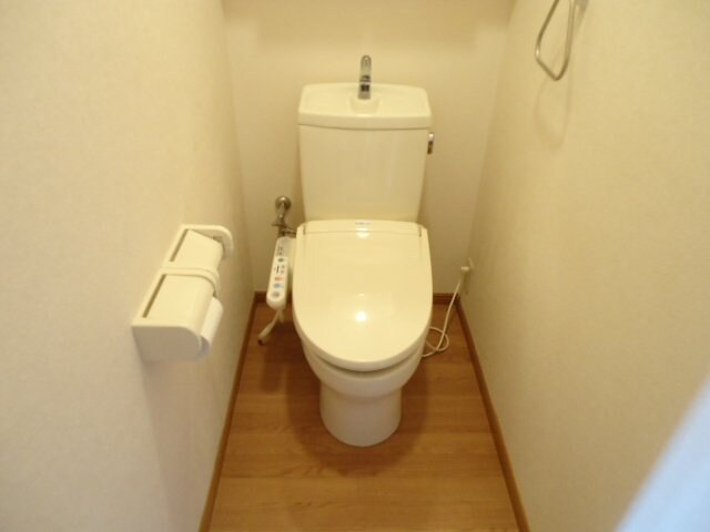 物件内観写真15　(シャワー付きトイレ)