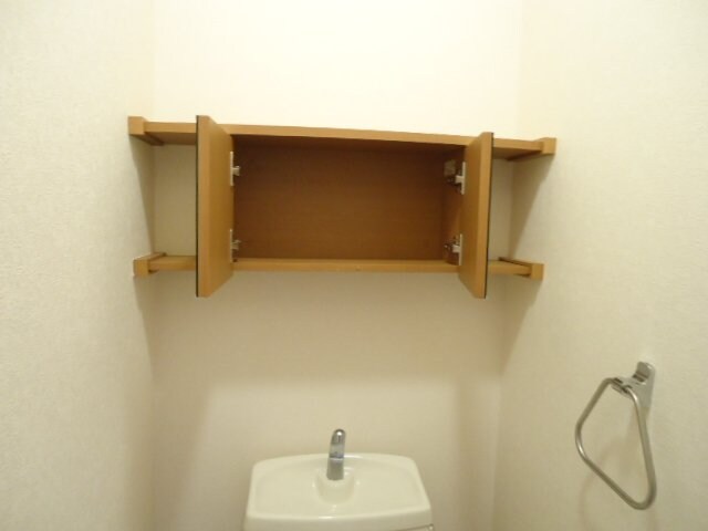 物件内観写真26　(トイレ収納)