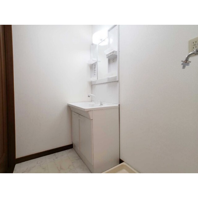 物件内観写真13　(スペースが確保できる洗面所です)