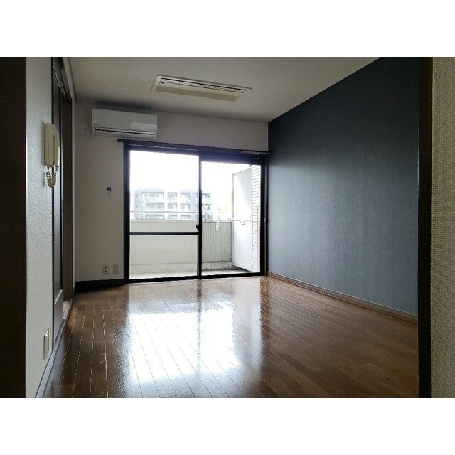 物件内観写真8　(ゆったり過ごせる居間です)