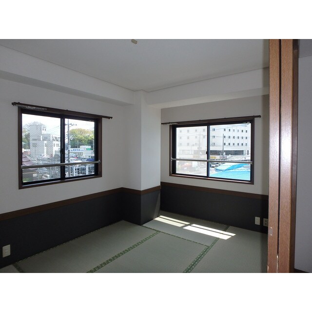 物件内観写真21　(内装は落ち着いています)