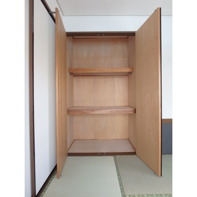 物件内観写真23　(内装は落ち着いています)