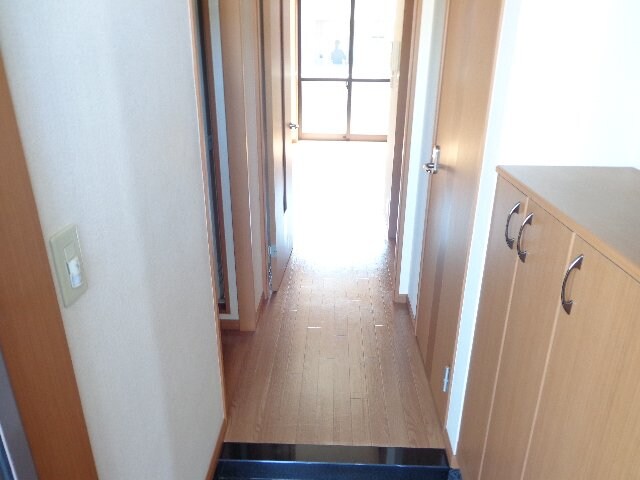 物件内観写真9　(玄関)